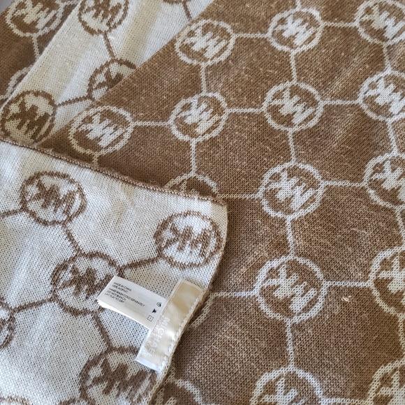 MK scarf - Picture 3 of 3